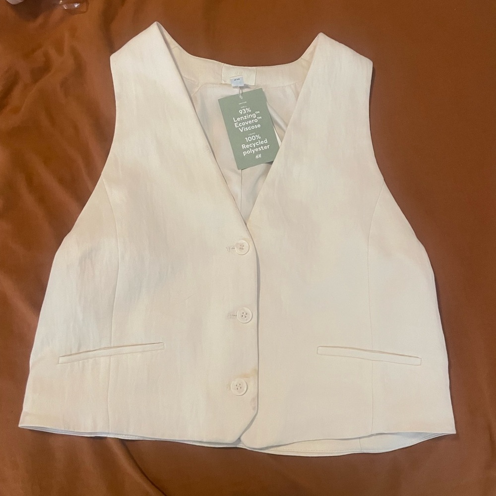 H&M off white vest. Size 8